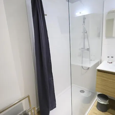 Le Fier Pied A Terre A Apartment *